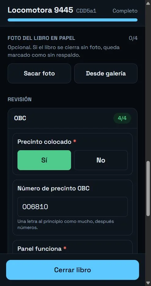 Fotos de la hoja en papel y revisión